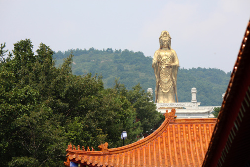 This kannon is located in Dalian, China Hengshan Temple, 9 meters high, with gold body.