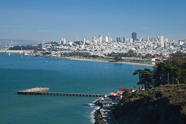 панорамный сан-франциско - bay bridge san francisco county san francisco bay area landscaped стоковые фото и изображения