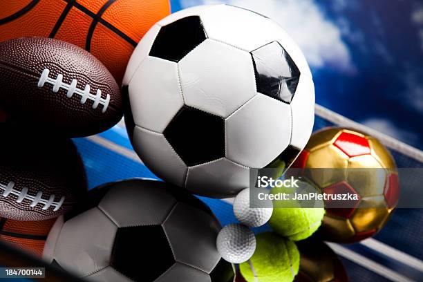 4 스포츠 많은 공을 및 물건 공-스포츠 장비에 대한 스톡 사진 및 기타 이미지 - 공-스포츠 장비, 농구-팀 스포츠, 농구공