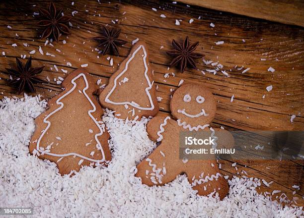 ジンジャーブレッドマン冬のセッティング - クッキーのストックフォトや画像を多数ご用意 - クッキー, クリスマス, ココナッツ