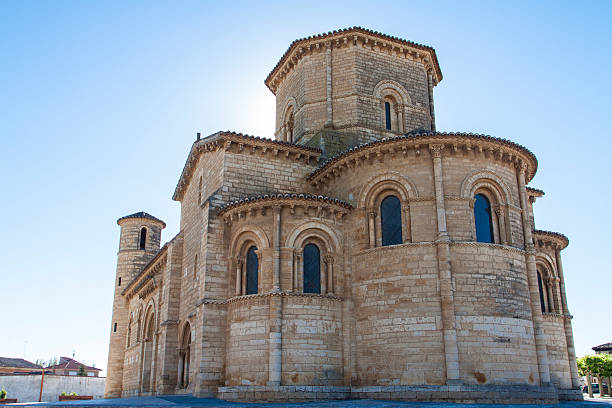istock San Martin Church at Fromista 184709551