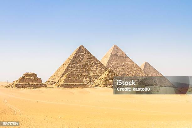 Pyramiden In Gizeh Valley Kairo Ägypten Stockfoto und mehr Bilder von Afrika - Afrika, Alt, Antike Kultur