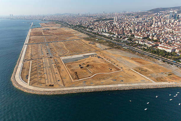 istock maltepe sea filling 184718499