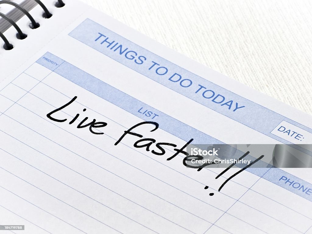 Coisas para fazer hoje mensagem-Live mais rápido - Foto de stock de Caderno de Anotação royalty-free
