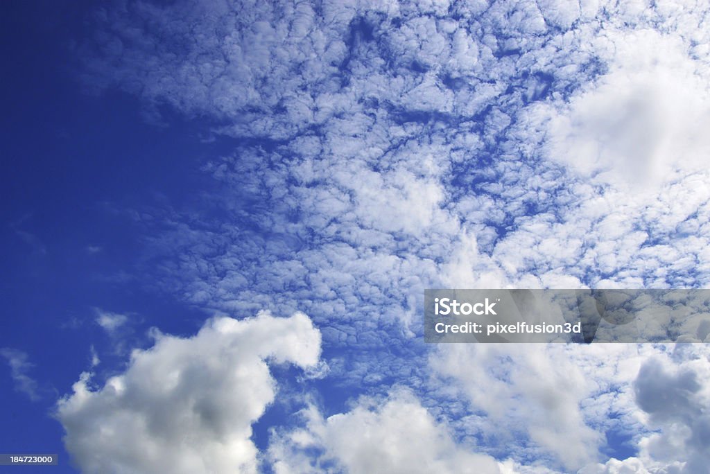 Paisagem com nuvens - Royalty-free Azul Foto de stock
