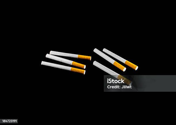Foto de Muitos Cigarro e mais fotos de stock de Abstrato - Abstrato, Acender, Amarelo
