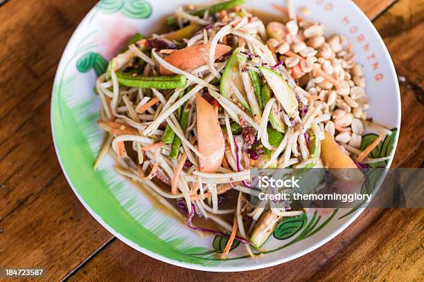 Som Tum Papaya Dulce Picante Foto de stock y más banco de imágenes de Ajo - Ajo, Alimento, Asia