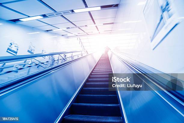 Guardas Elevador - Fotografias de stock e mais imagens de Alvo - Alvo, Apontar, Armação de Construção