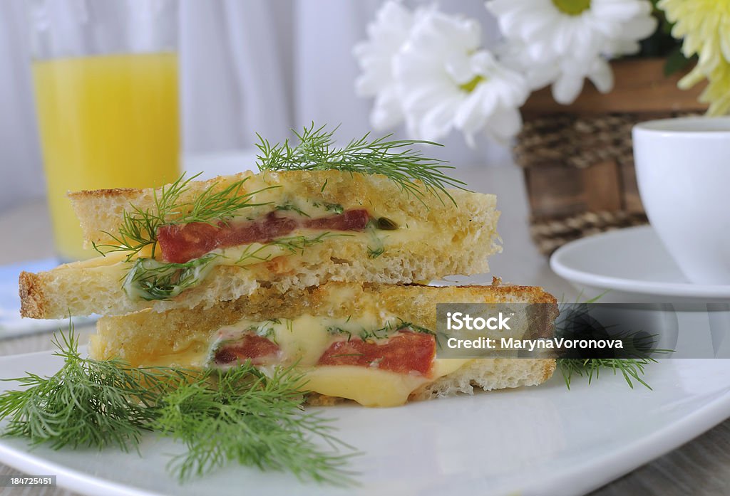 Sanduíche de tomate e queijo - Foto de stock de Alimentação Não-saudável royalty-free