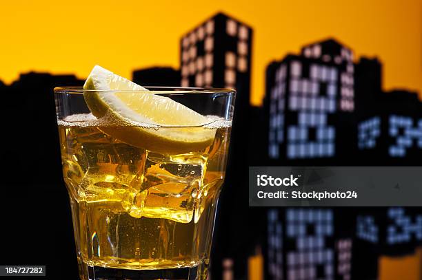 Whisky Metropolis Sour - Fotografie stock e altre immagini di Alchol - Alchol, Alcolismo, Ambra