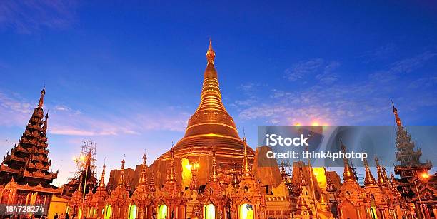 Золотая Пагода Шведагон В Сумерках Yangon Myanmar — стоковые фотографии и другие картинки Азия
