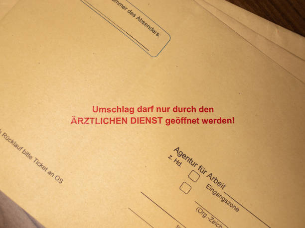 istock Confidentiality Notice on an Envelope in German Language 1847302388