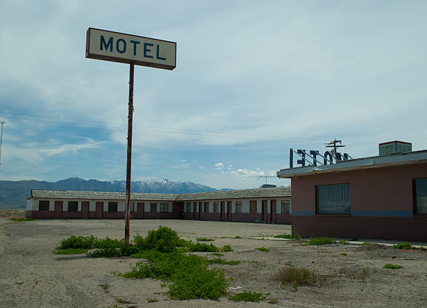 istock Motel in the Desert 184730804