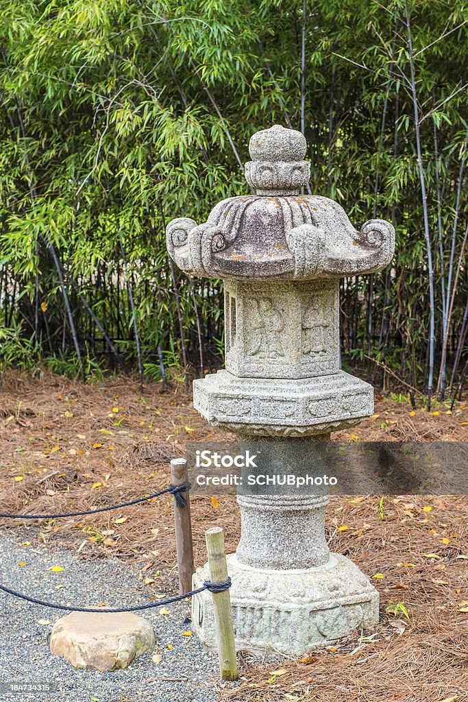 Oriental Pagode estátua jardim - Foto de stock de Ajardinado royalty-free