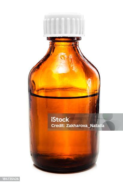 Botella Con Gotero De Color Ámbar De Aceite Medicamento O De Otros Beneficioso Liq Foto de stock y más banco de imágenes de Aceites esenciales