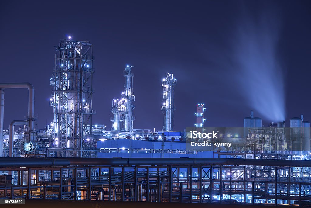 Usine industrielle de raffinage avec Chaudière Industrie - Photo de Chaudière libre de droits