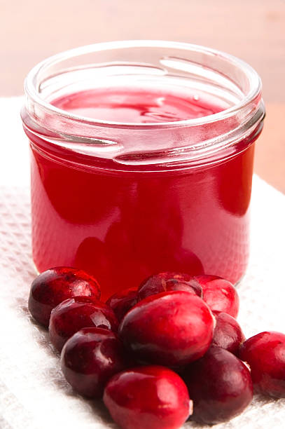 にクランベリーゼリーのガラス - jellied cranberries 写真 ストックフォトと画像