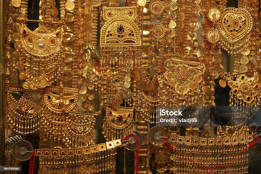 Gioielli d'oro per la vendita nel mercato, Deira, Dubai - Foto stock royalty-free di Oro - Metallo