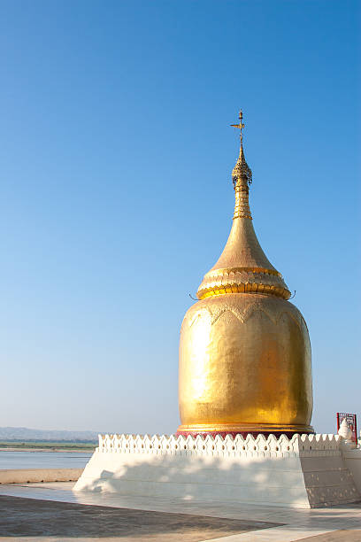 istock The beautiful golden pagoda 184744239