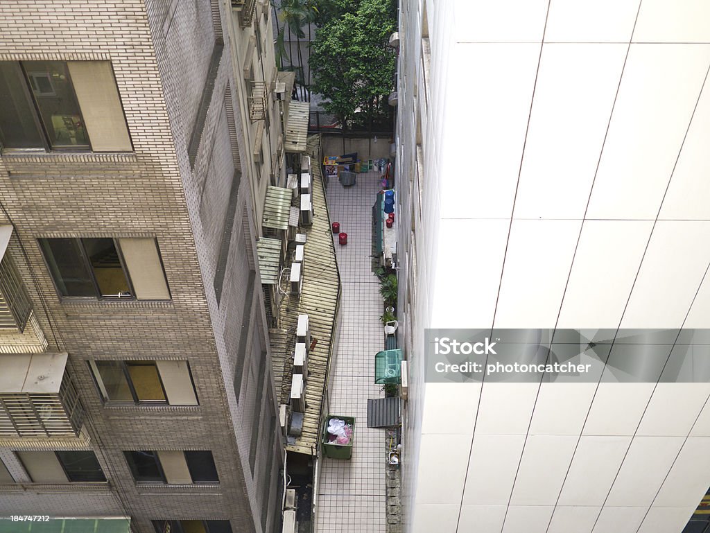 Vista da cidade limitada alley - Foto de stock de Aldeia royalty-free