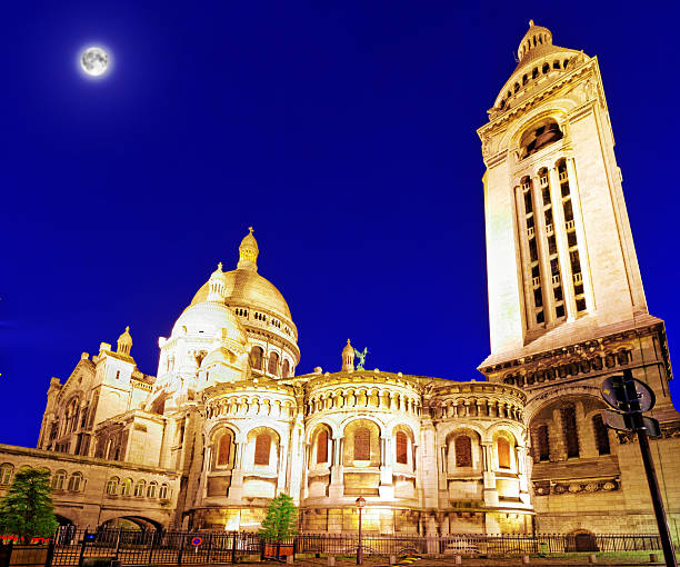 istock Sacre Coeur Cathedral on Montmartre Hill at Dusk, Paris 184749248