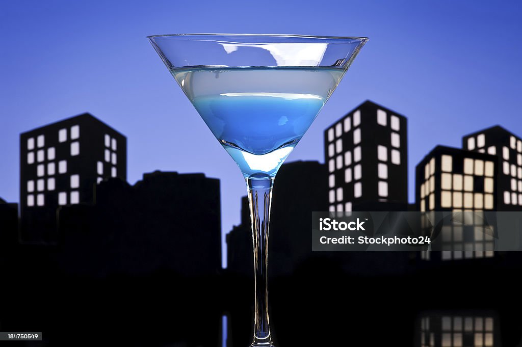 Metropoli blu Martini cocktail - Foto stock royalty-free di Acqua tonica