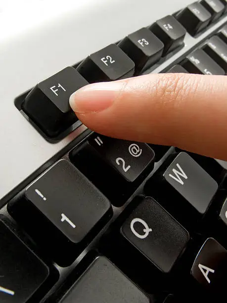 Businesswoman clicking in the F1 key for refresh