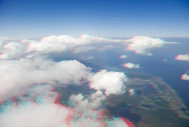 high altitude blick auf wolken und küste in 3d. - anaglyph stock-fotos und bilder