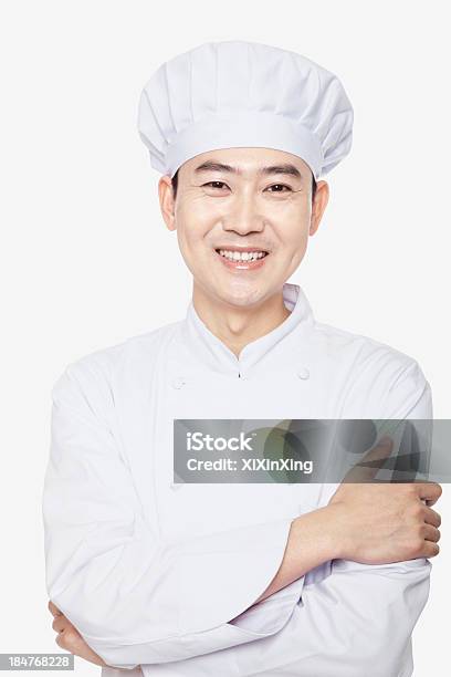 Studio Portrait Von Chefkoch Stockfoto und mehr Bilder von 35-39 Jahre - 35-39 Jahre, Arme verschränkt, Berufliche Beschäftigung