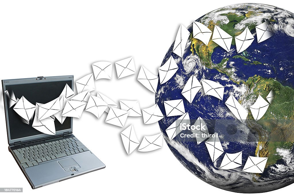 Portatili inviare e-mail. - Foto stock royalty-free di Affari