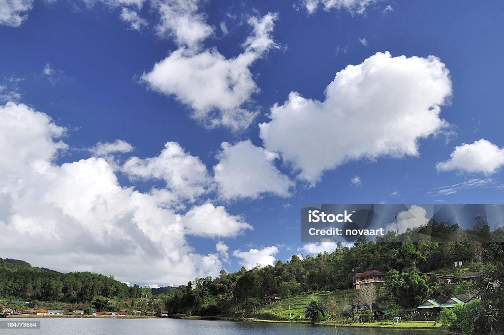 Hermoso paisaje, con un aspecto moderno edificio norte de Tailandia. - Foto de stock de Abstracto libre de derechos