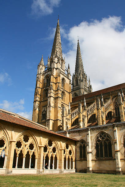 sainte -marie 大聖堂にバイヨンヌ、フランス製です。 - church bell tower temple catholicism ストックフォトと画像