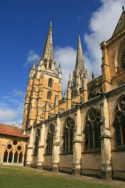 sainte -marie 大聖堂にバイヨンヌ、フランス製です。 - church bell tower temple catholicism ストックフォトと画像