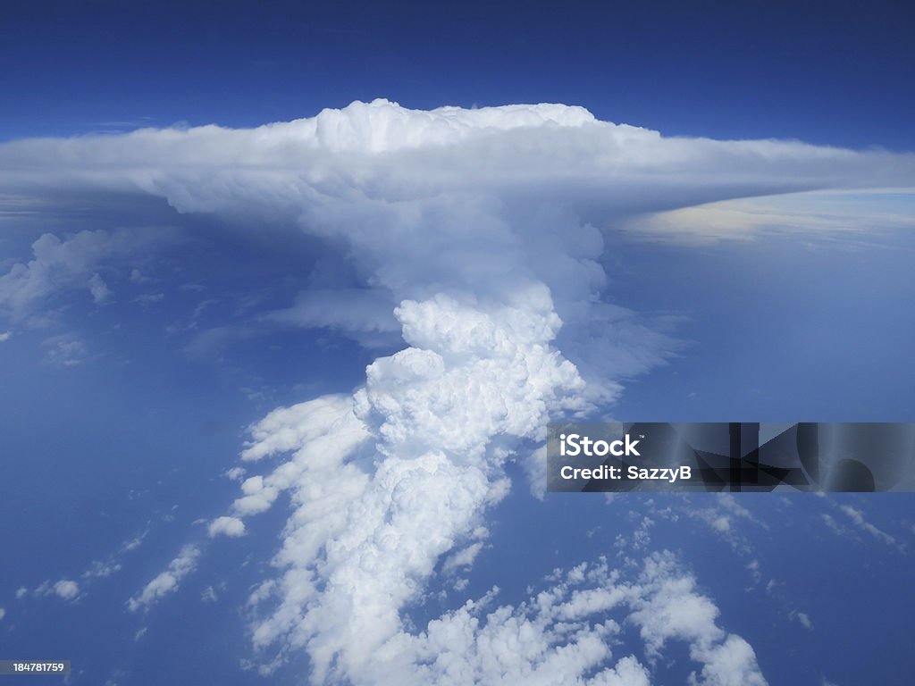 Veduta aerea Panorama di nuvole del temporale nuvole sul cielo blu sfondo. - Foto stock royalty-free di Ambientazione esterna