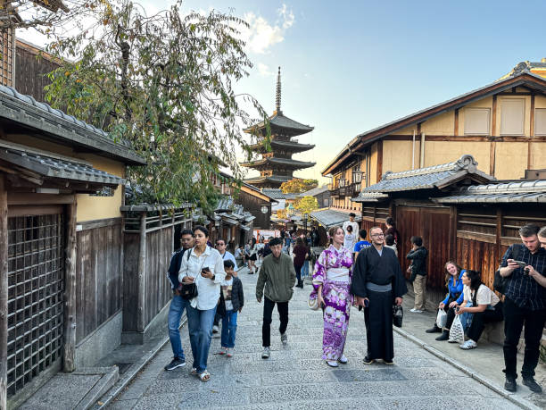 Yasaka Pagoda view and Hokan-ji Temple from Yasaka Dori street in Kyoto, Japan. Popular touristic street leading to Kyomizu Dera, Ninenzaka and Sennenzaka. Traditional street of Higashiyama district in Kyoto old town Kyoto, Japan - 07.11.2023. Yasaka Pagoda view and Hokan-ji Temple from Yasaka Dori street in Kyoto, Japan. Popular touristic street leading to Kyomizu Dera, Ninenzaka and Sennenzaka. Traditional street of Higashiyama district in Kyoto old town. Japanese woman in kimono Sakura bloom season in Kyoto at Yasaka Pagoda Landmark of Kyoto, Japan. heian period stock pictures, royalty-free photos & images