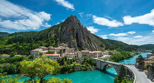 SIsteron (Alpes-de-Haute-Provence, Provence-Alpes-Cote d'Azur, France), old houses on the river
