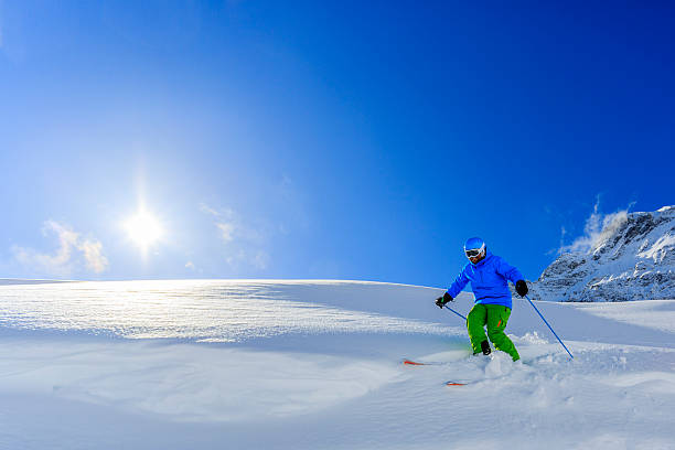 freeride em pó de neve fresca. - austria european alps winter outdoors - fotografias e filmes do acervo