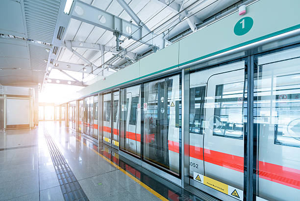 шанхайского метро - nobody subway station subway train underground стоковые фото и изображения