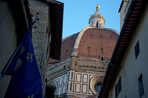 Pisa Leaning tower and Cathedra, and tourists l in Italy in summertime