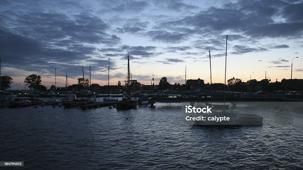 Yachten in marina bei Nacht - Lizenzfrei Abenddämmerung Stock-Foto