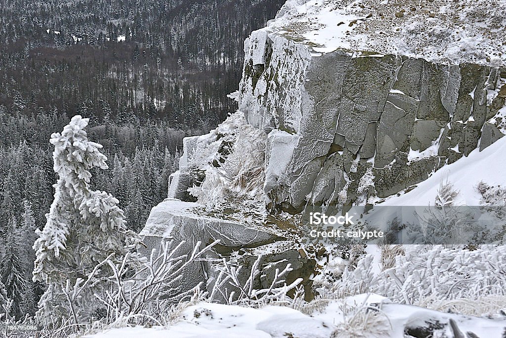 Raspadinha de gelo em montanhas cobertas de neve. - Foto de stock de Aventura royalty-free