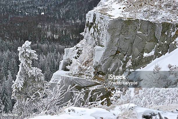 Foto de Raspadinha De Gelo Em Montanhas Cobertas De Neve e mais fotos de stock de Aventura - Aventura, Branco, Cobrindo