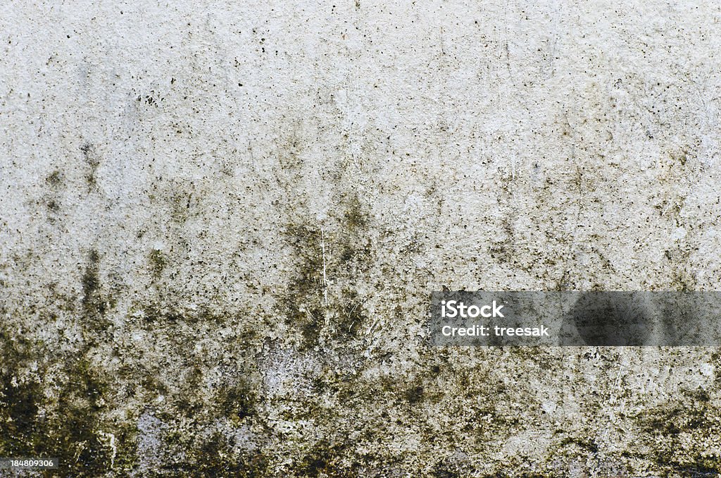 Sgrossatura e bianco muro Arrugginito vecchia - Foto stock royalty-free di Architettura