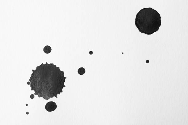 白い背景に黒インクのしみ、フラットレイ - blob watercolor painting spotted ink ストックフォトと画像