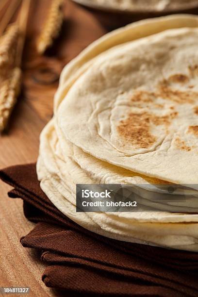 Stapel Selbstgemachte Tortillas Stockfoto und mehr Bilder von Brotsorte - Brotsorte, Fajita, Flach