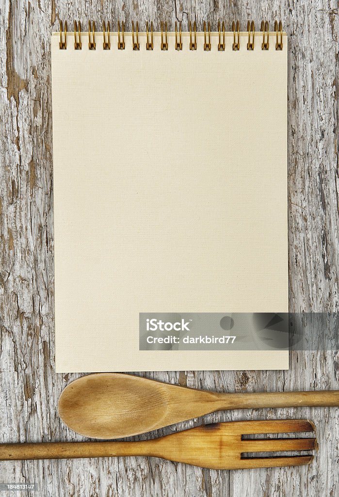 Utensílios de cozinha, papel Bloco Espiral na madeira Velha - Royalty-free Antigo Foto de stock