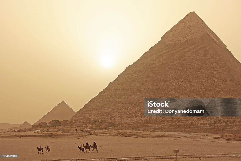 カフラーのピラミッドで、砂のストーム（エジプト、カイロ） - アフリカのロイヤリティフリーストックフォト