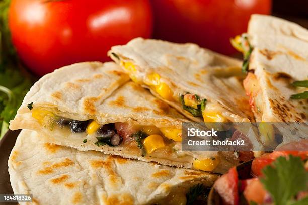 Bean Quesadilla De Queso Caseras Y Foto de stock y más banco de imágenes de Alimento - Alimento, Alimento tostado, Aperitivo - Plato de comida