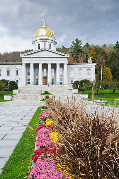 istock Autumn at the Statehouse 184832559