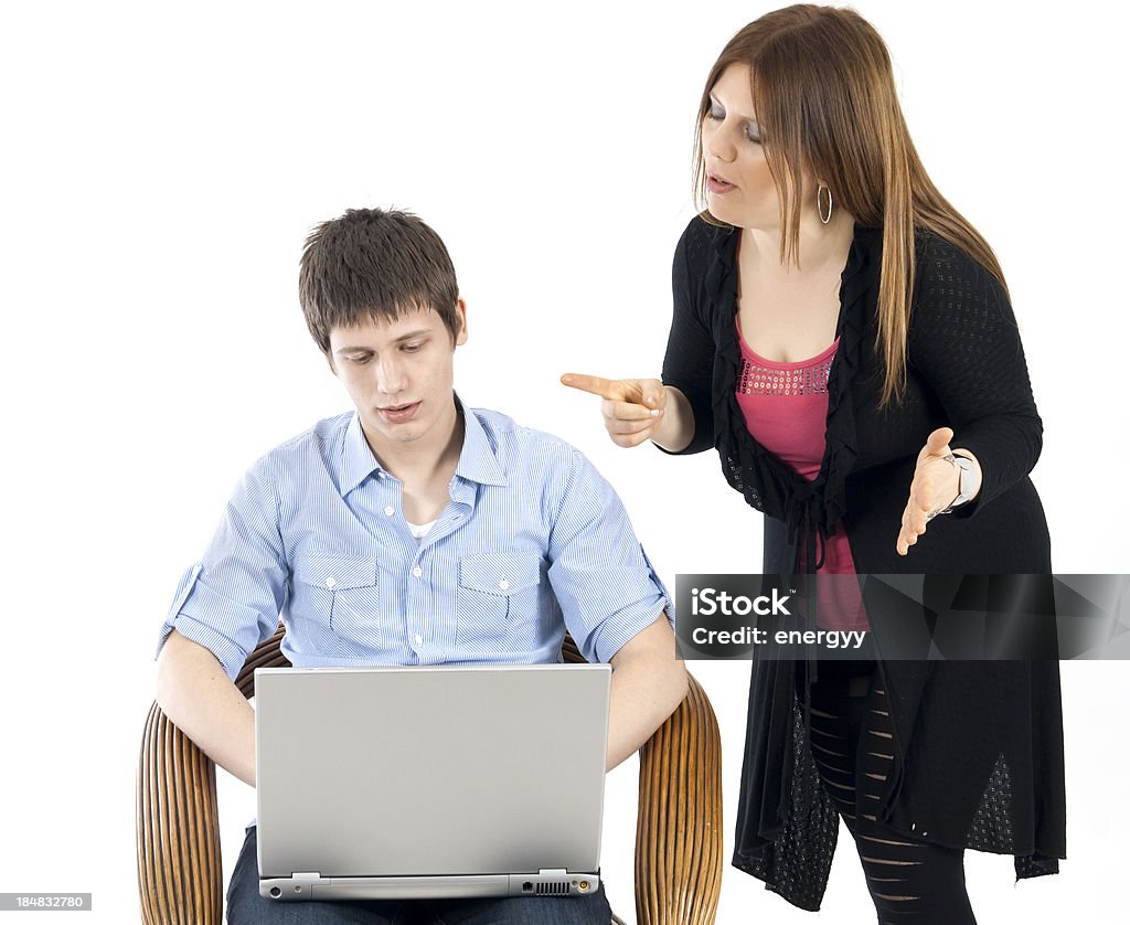Arrabbiato Madre e figlio utilizzando un computer portatile - Foto stock royalty-free di Compito a casa